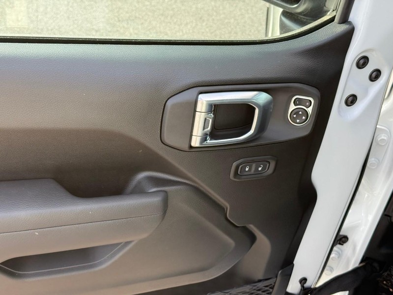 Jeep Wrangler Vehicle Image 13