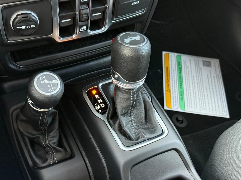 Jeep Wrangler Vehicle Image 17