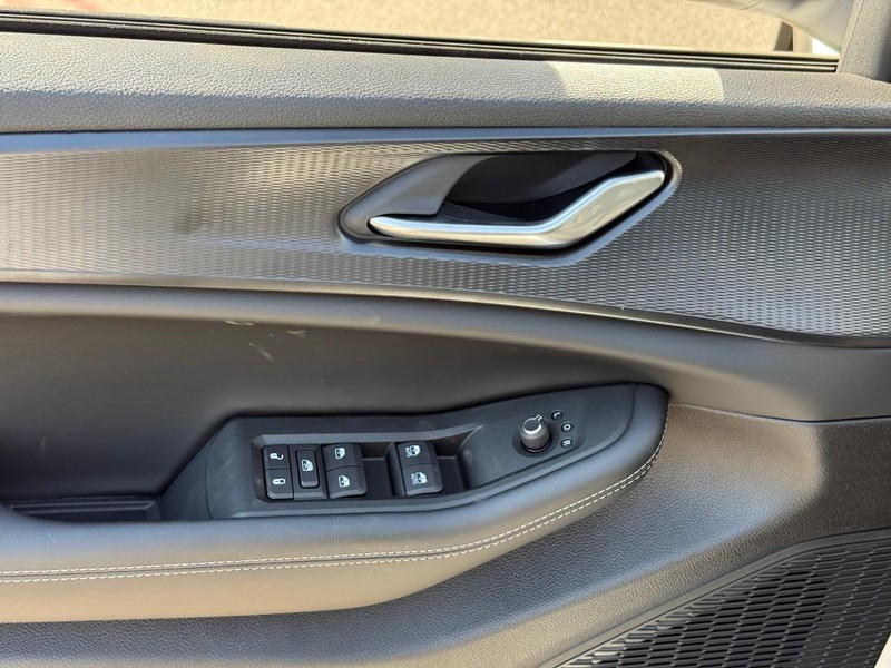 Jeep Grand Cherokee Vehicle Image 15
