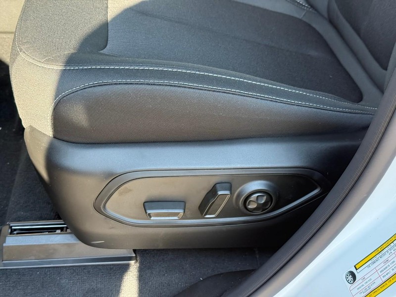 Jeep Grand Cherokee Vehicle Image 18