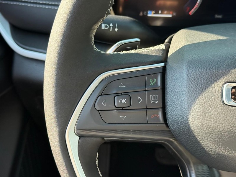 Jeep Grand Cherokee Vehicle Image 19