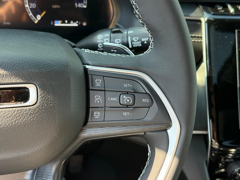 Jeep Grand Cherokee Vehicle Image 20