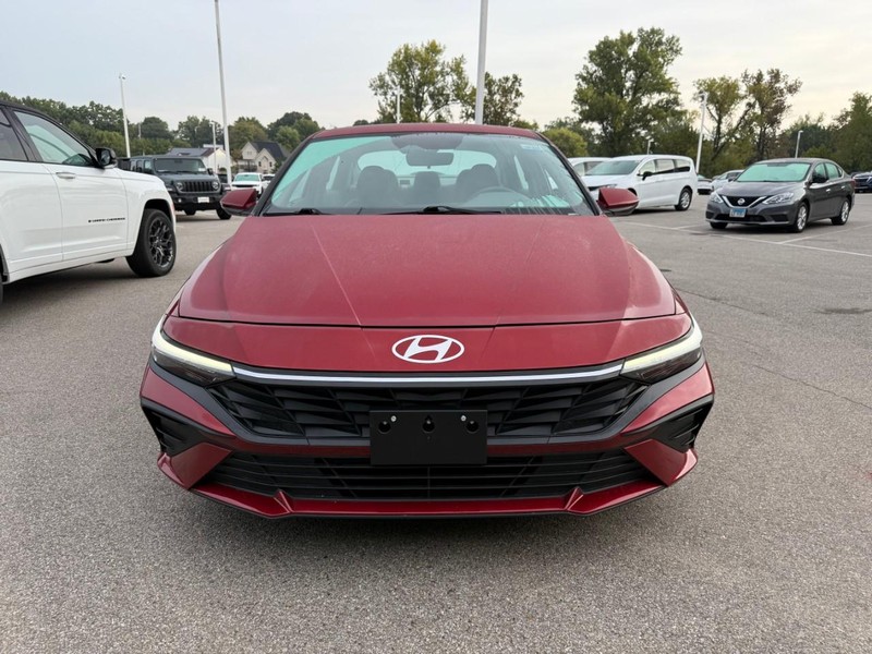 Hyundai Elantra Vehicle Image 12