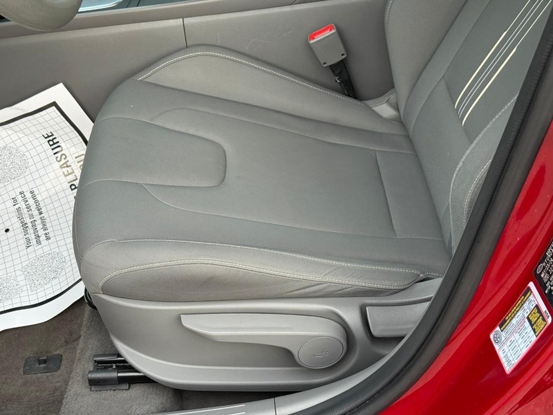 Hyundai Elantra Vehicle Image 20