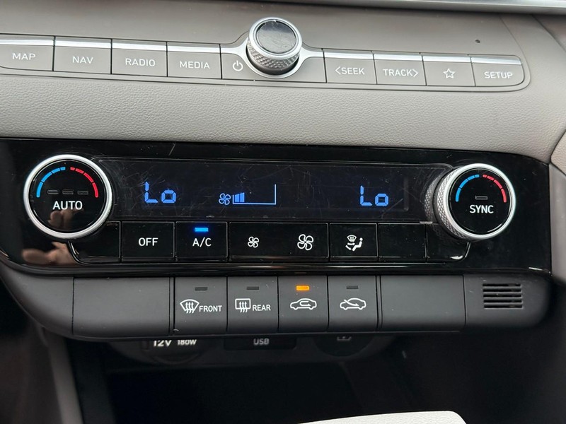 Hyundai Elantra Vehicle Image 25