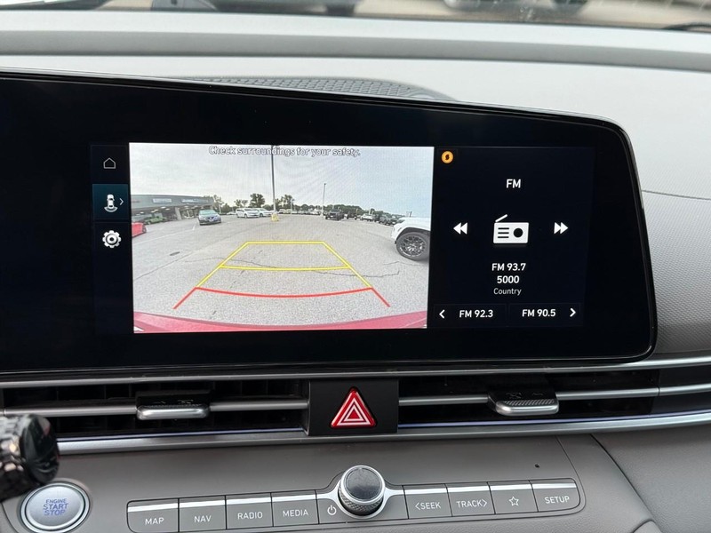Hyundai Elantra Vehicle Image 26