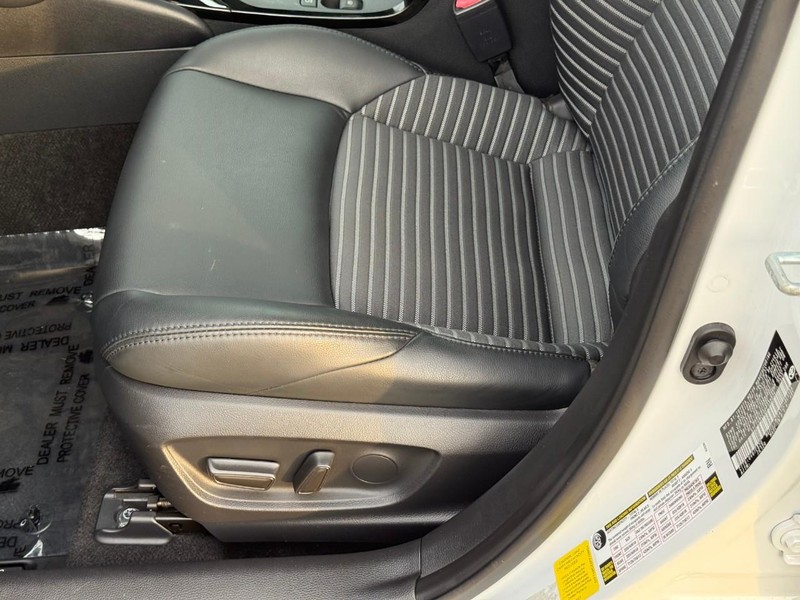Toyota Corolla Vehicle Image 19