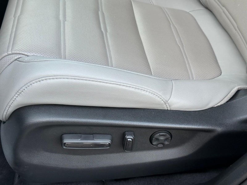 Honda CR-V Vehicle Image 24