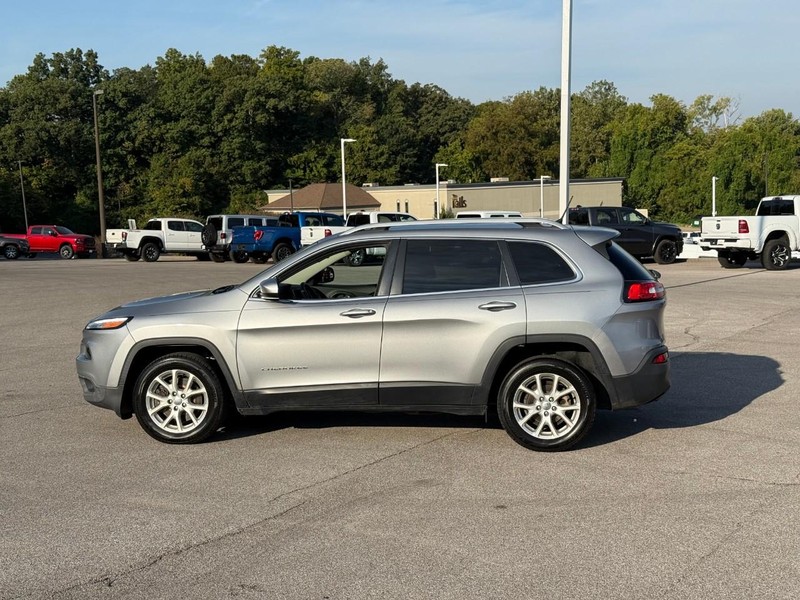 Jeep Cherokee Vehicle Image 03