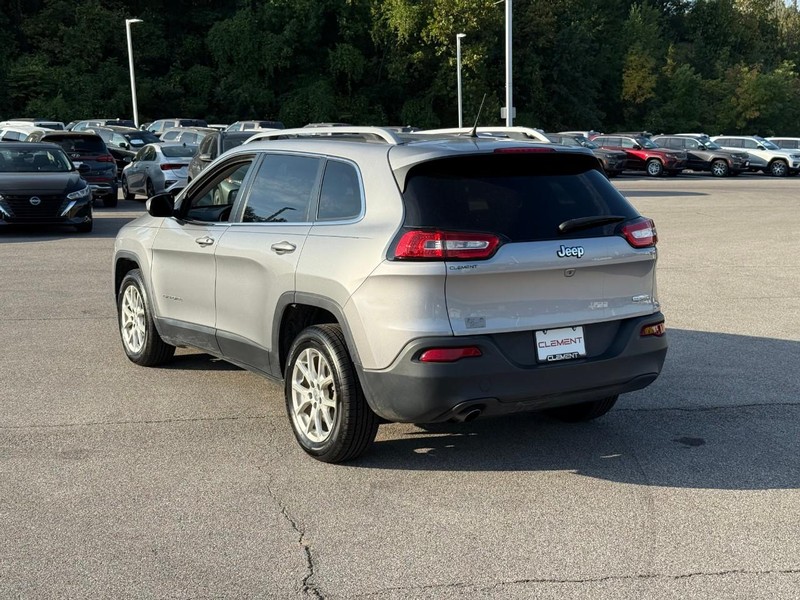 Jeep Cherokee Vehicle Image 04