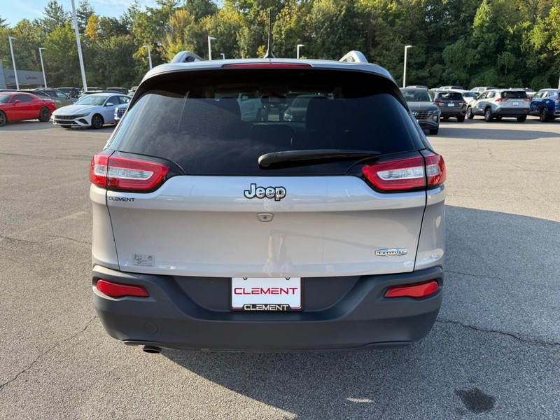 Jeep Cherokee Vehicle Image 09