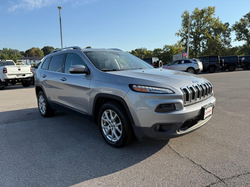 Jeep Cherokee Vehicle Image 12