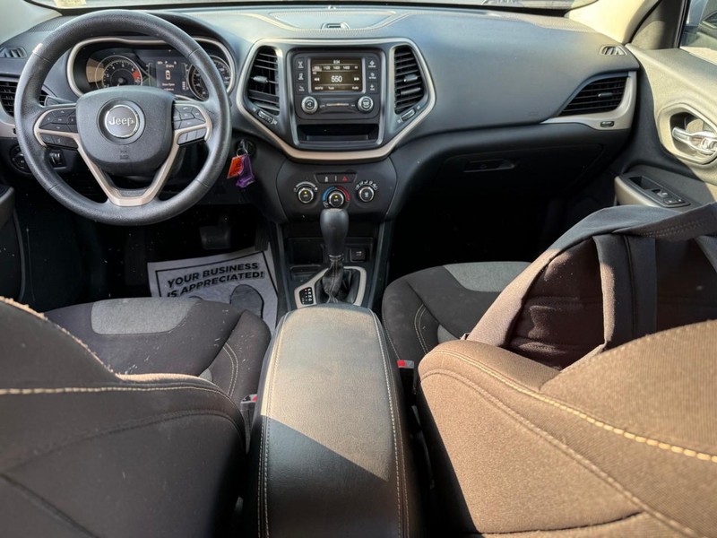 Jeep Cherokee Vehicle Image 15