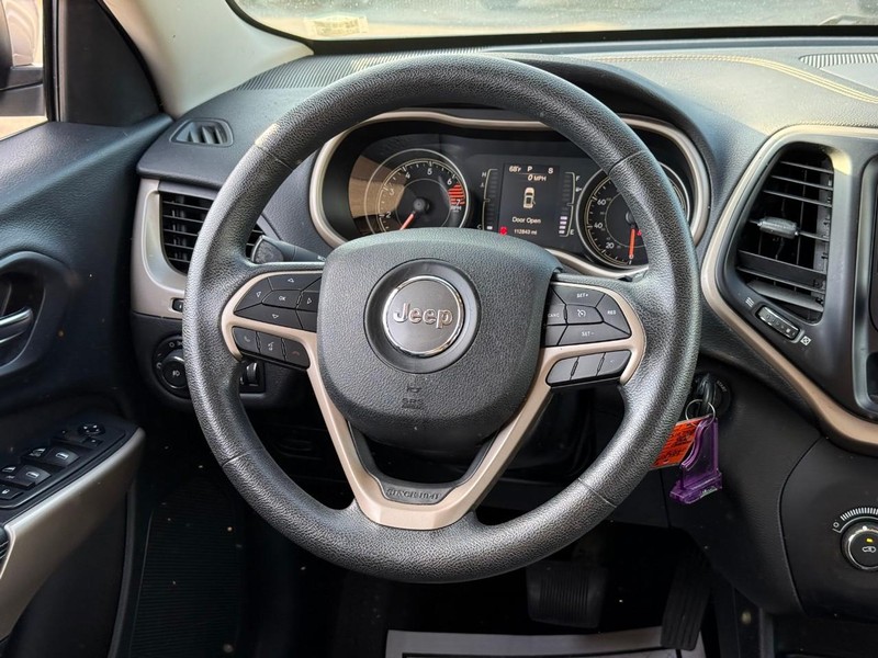 Jeep Cherokee Vehicle Image 16