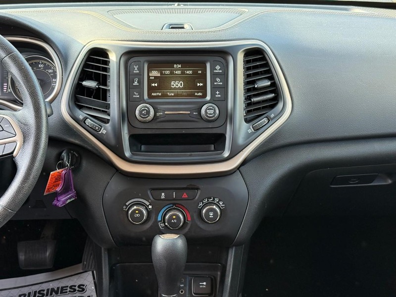 Jeep Cherokee Vehicle Image 17