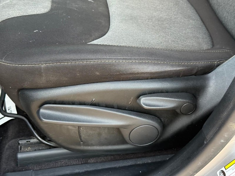 Jeep Cherokee Vehicle Image 21