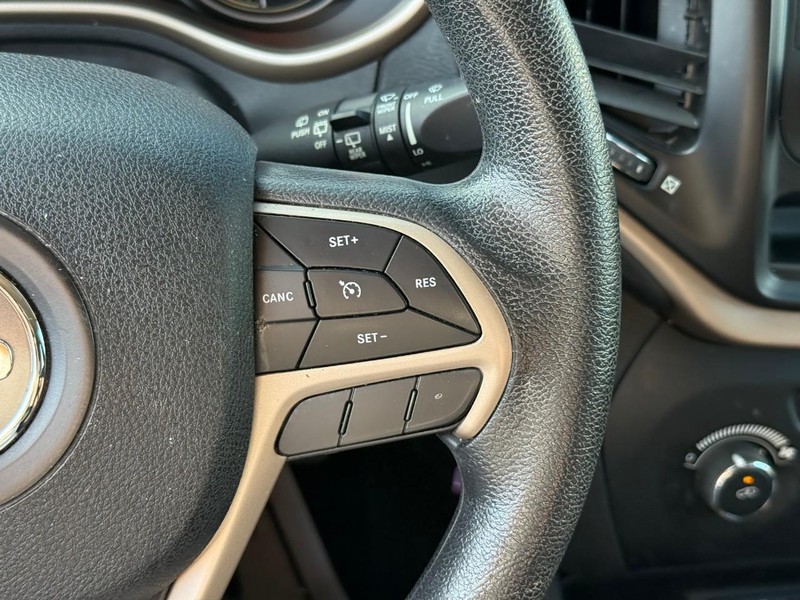Jeep Cherokee Vehicle Image 23