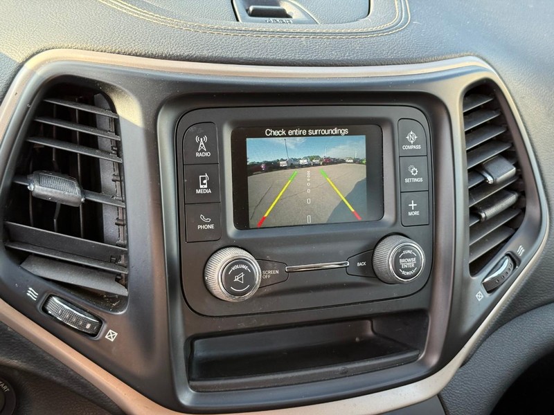 Jeep Cherokee Vehicle Image 26