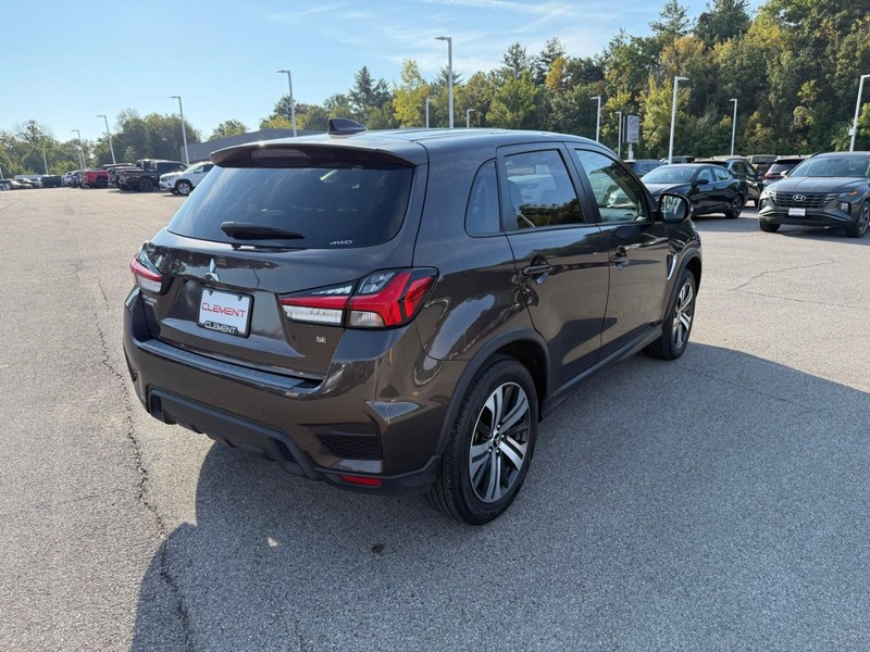 Mitsubishi Outlander Sport Vehicle Image 12