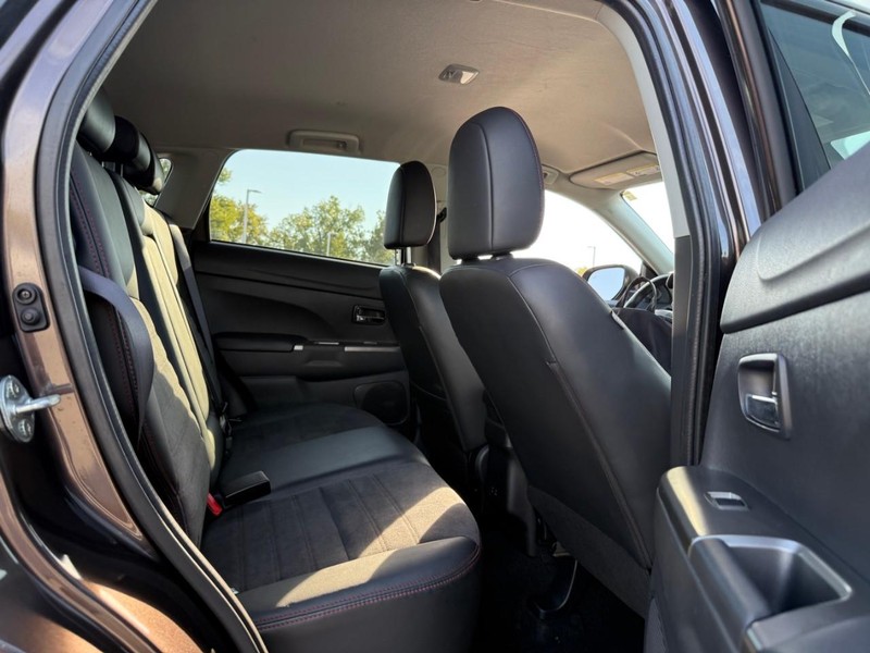 Mitsubishi Outlander Sport Vehicle Image 15