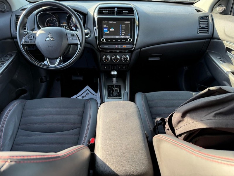 Mitsubishi Outlander Sport Vehicle Image 16