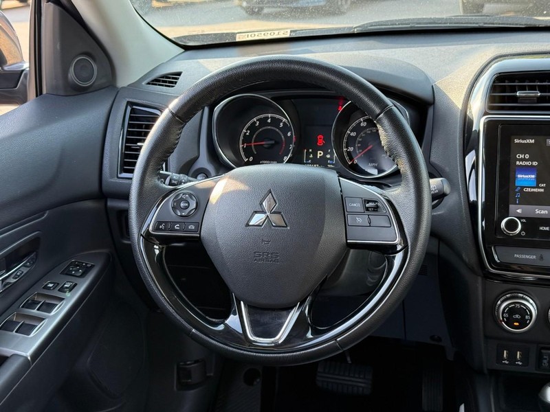 Mitsubishi Outlander Sport Vehicle Image 17
