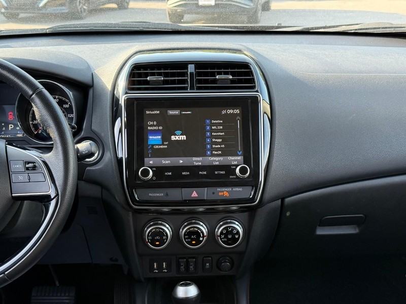 Mitsubishi Outlander Sport Vehicle Image 18