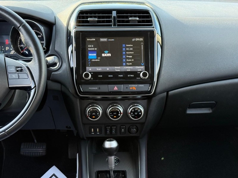 Mitsubishi Outlander Sport Vehicle Image 19