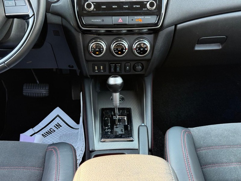 Mitsubishi Outlander Sport Vehicle Image 20
