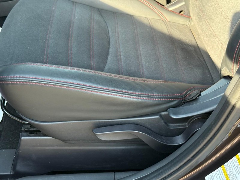 Mitsubishi Outlander Sport Vehicle Image 23