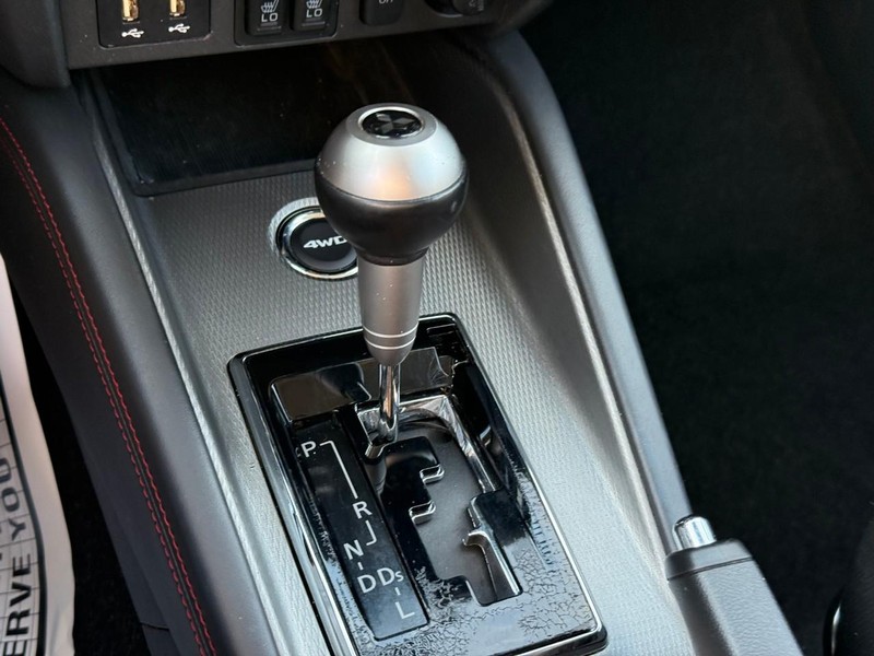 Mitsubishi Outlander Sport Vehicle Image 27