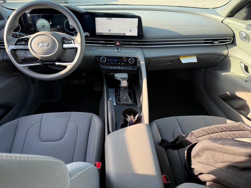 Hyundai Elantra Vehicle Image 14