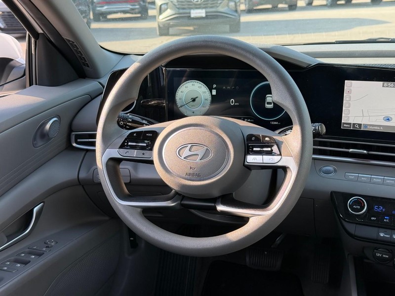 Hyundai Elantra Vehicle Image 15