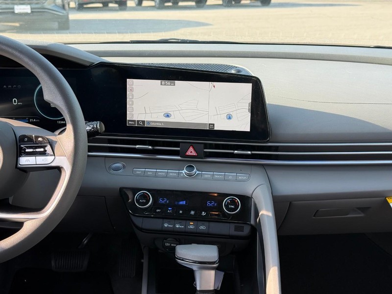 Hyundai Elantra Vehicle Image 16