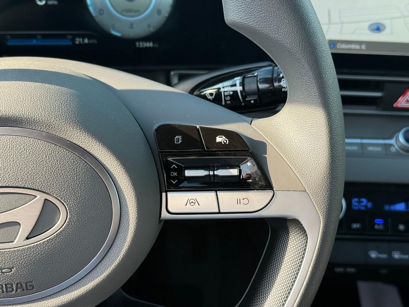 Hyundai Elantra Vehicle Image 22