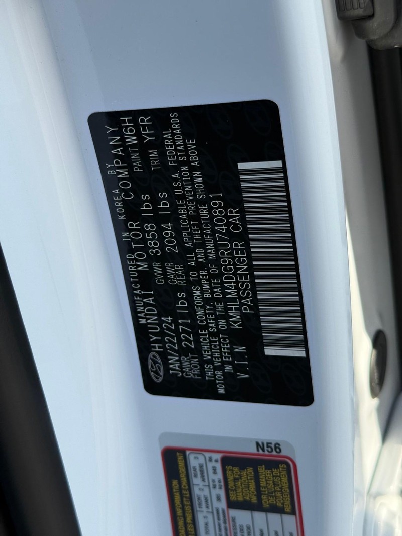 Hyundai Elantra Vehicle Image 27