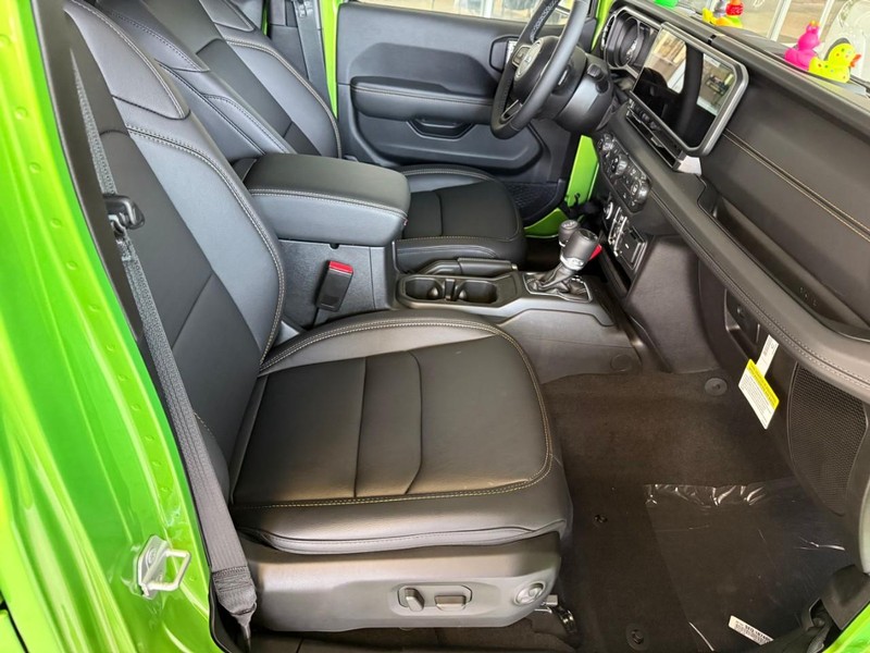 Jeep Gladiator Vehicle Image 11