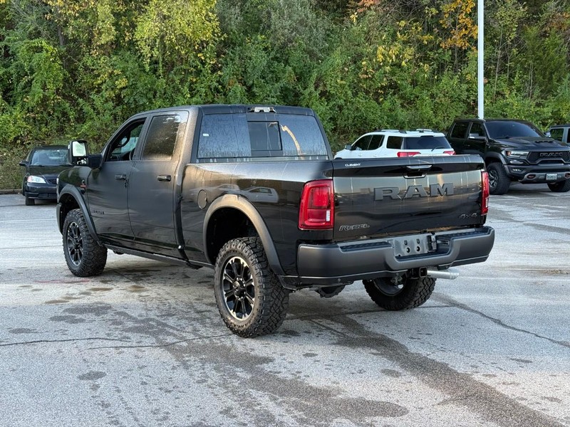 Ram 2500 Vehicle Full-screen Gallery Image 3