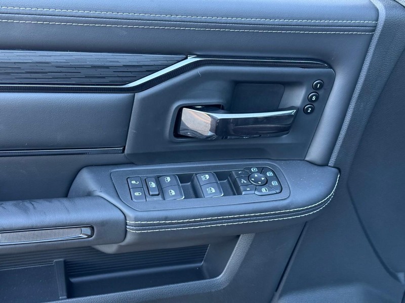 Ram 2500 Vehicle Full-screen Gallery Image 5