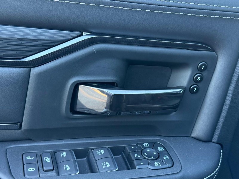 Ram 2500 Vehicle Full-screen Gallery Image 6