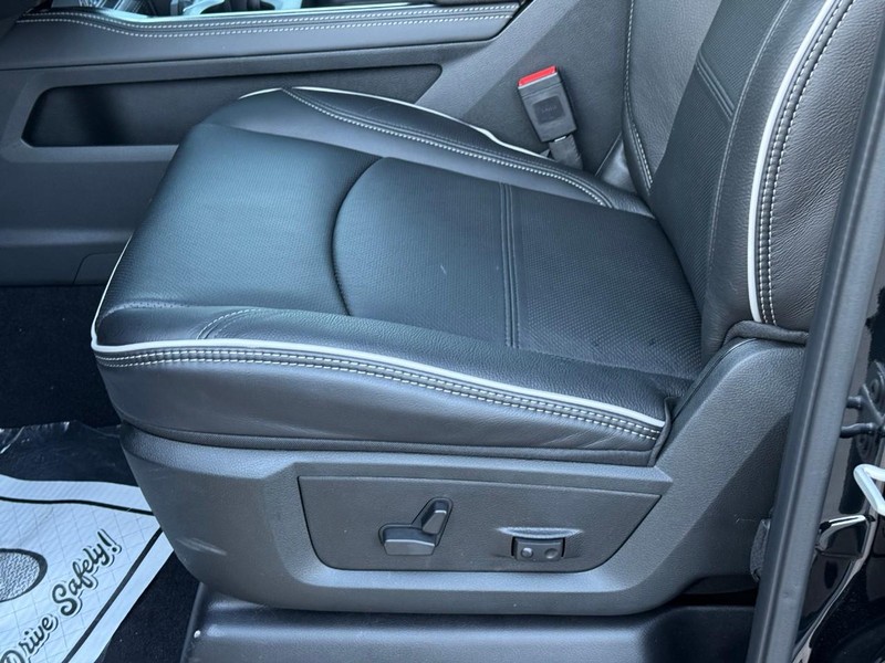 Ram 2500 Vehicle Full-screen Gallery Image 7