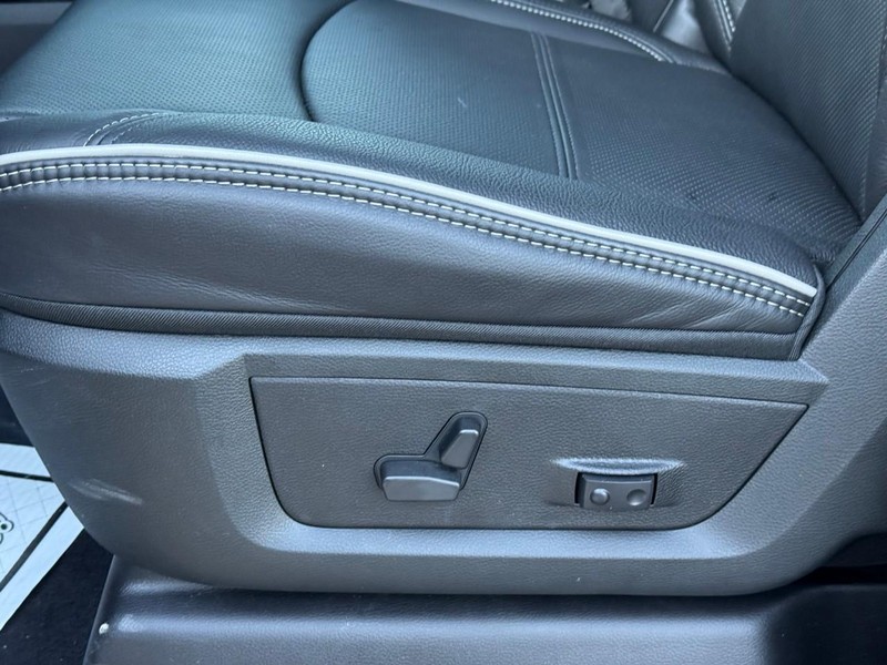 Ram 2500 Vehicle Full-screen Gallery Image 8