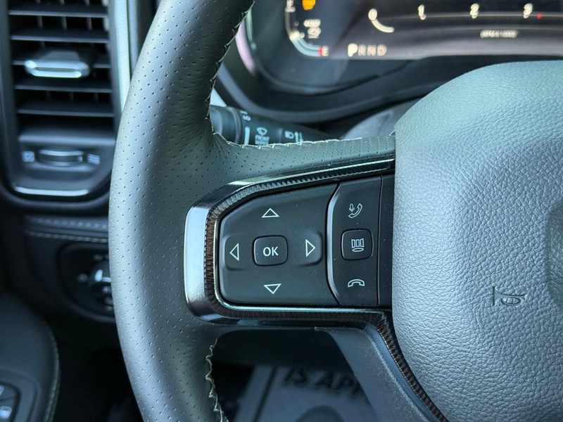 Ram 2500 Vehicle Full-screen Gallery Image 9