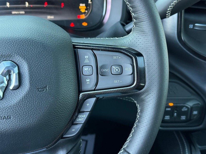 Ram 2500 Vehicle Full-screen Gallery Image 10