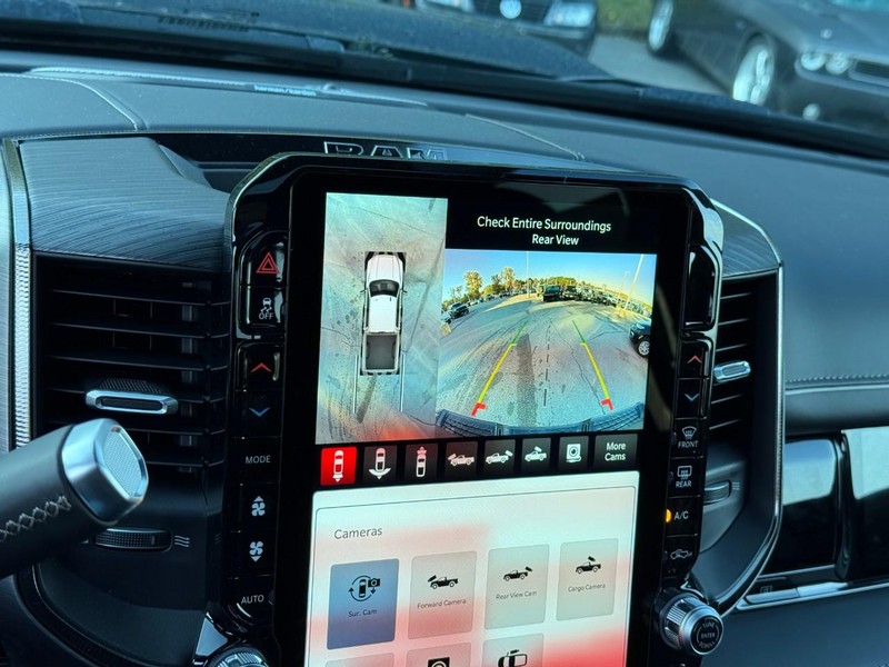 Ram 2500 Vehicle Full-screen Gallery Image 11