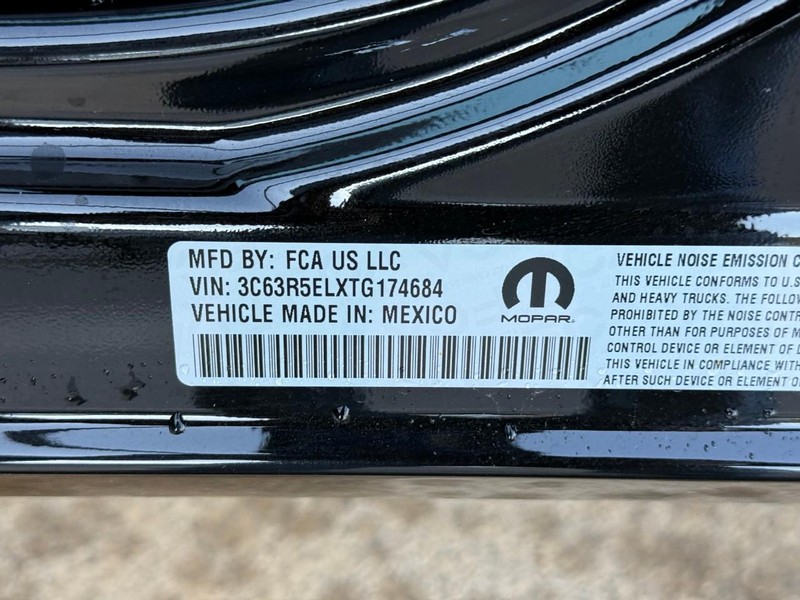 Ram 2500 Vehicle Full-screen Gallery Image 12