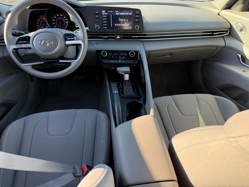 Hyundai Elantra Vehicle Image 13