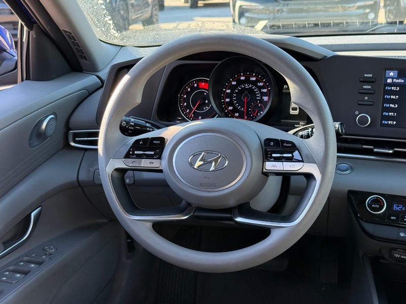 Hyundai Elantra Vehicle Image 14