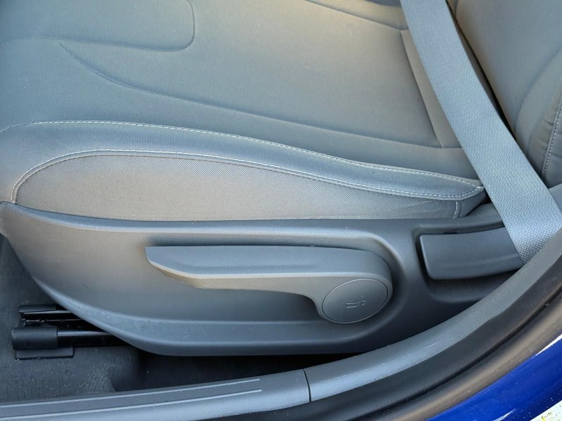 Hyundai Elantra Vehicle Image 19