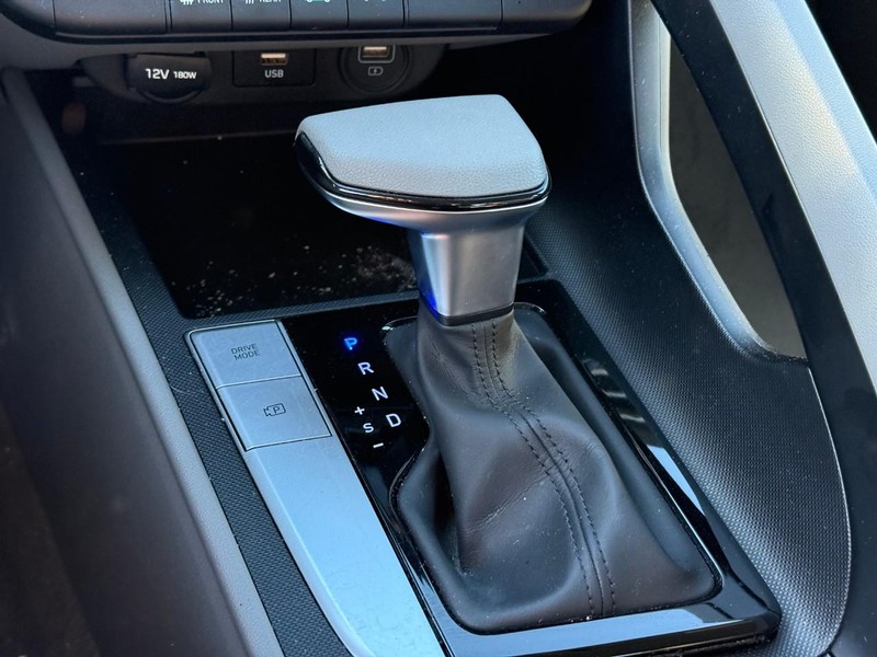 Hyundai Elantra Vehicle Image 22